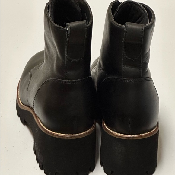 Blondo Drew Black Leather Ankle Boots Womens Waterproof Front Zip NWOB - Picture 5 of 9